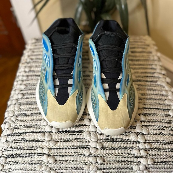 Adidas Men's Blue Yeezy 700 V3 'Arzareth' Size 11